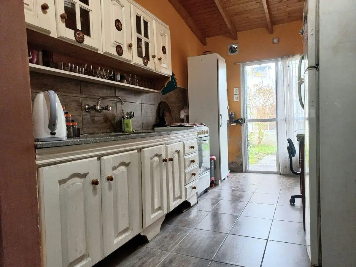 Venta Casa  3 ambientes G. Catán 4