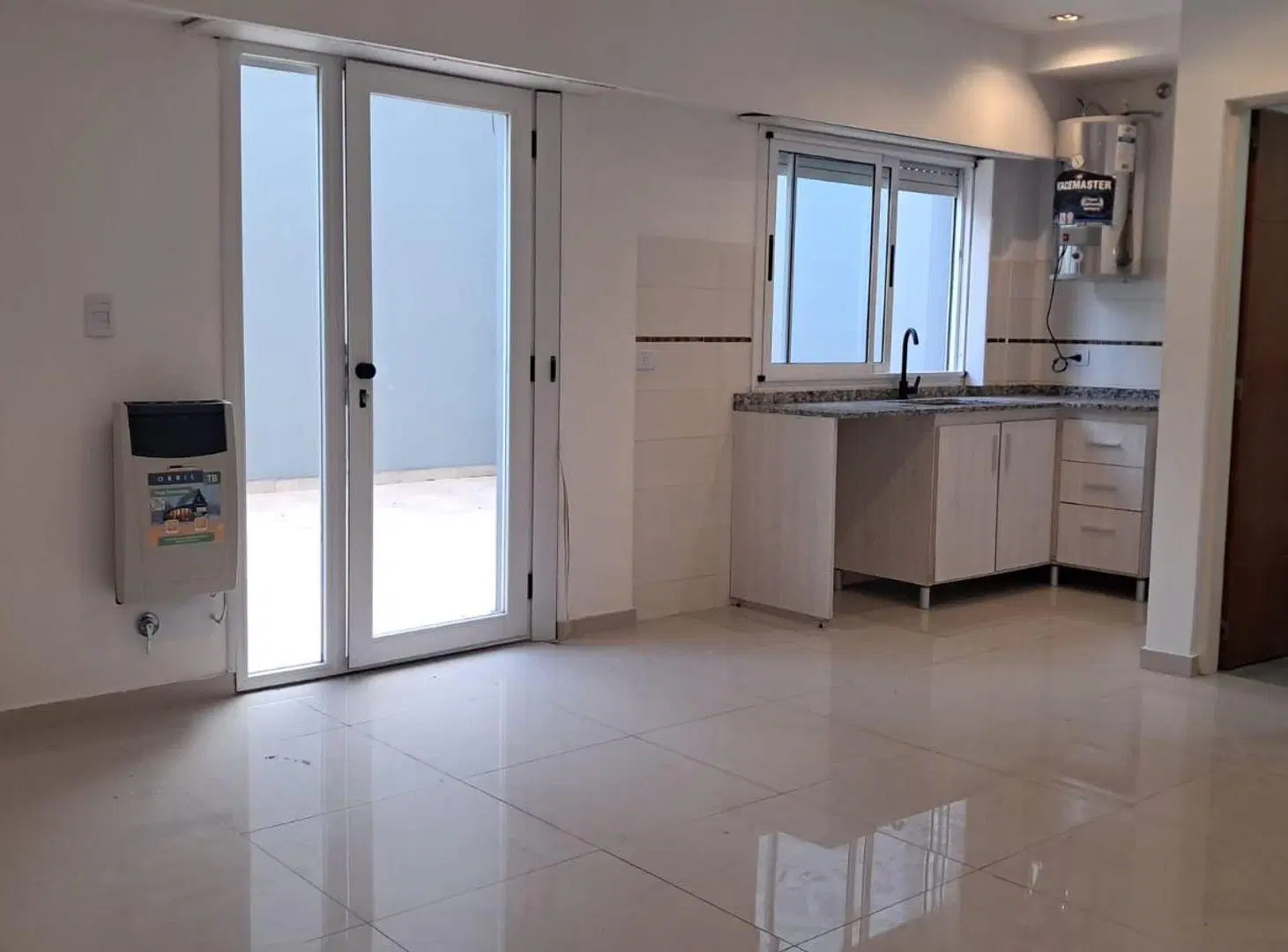 ALQUILER DEPARTAMENTO MONOAMBIENTE TAPIALES 3