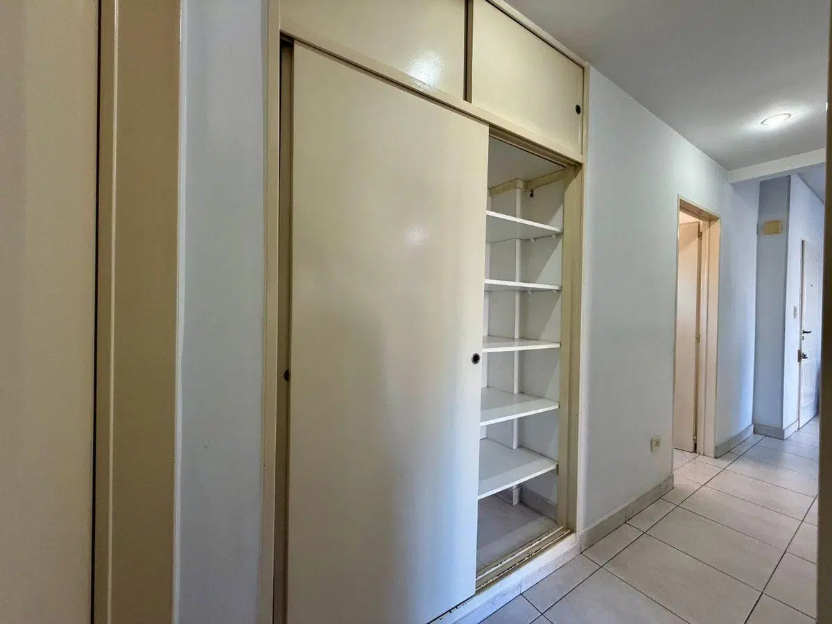 Venta departamento tres ambientes en Caseros 8