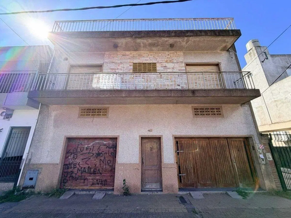 VENTA CASA 4 AMBIENTES ISIDRO CASANOVA 2