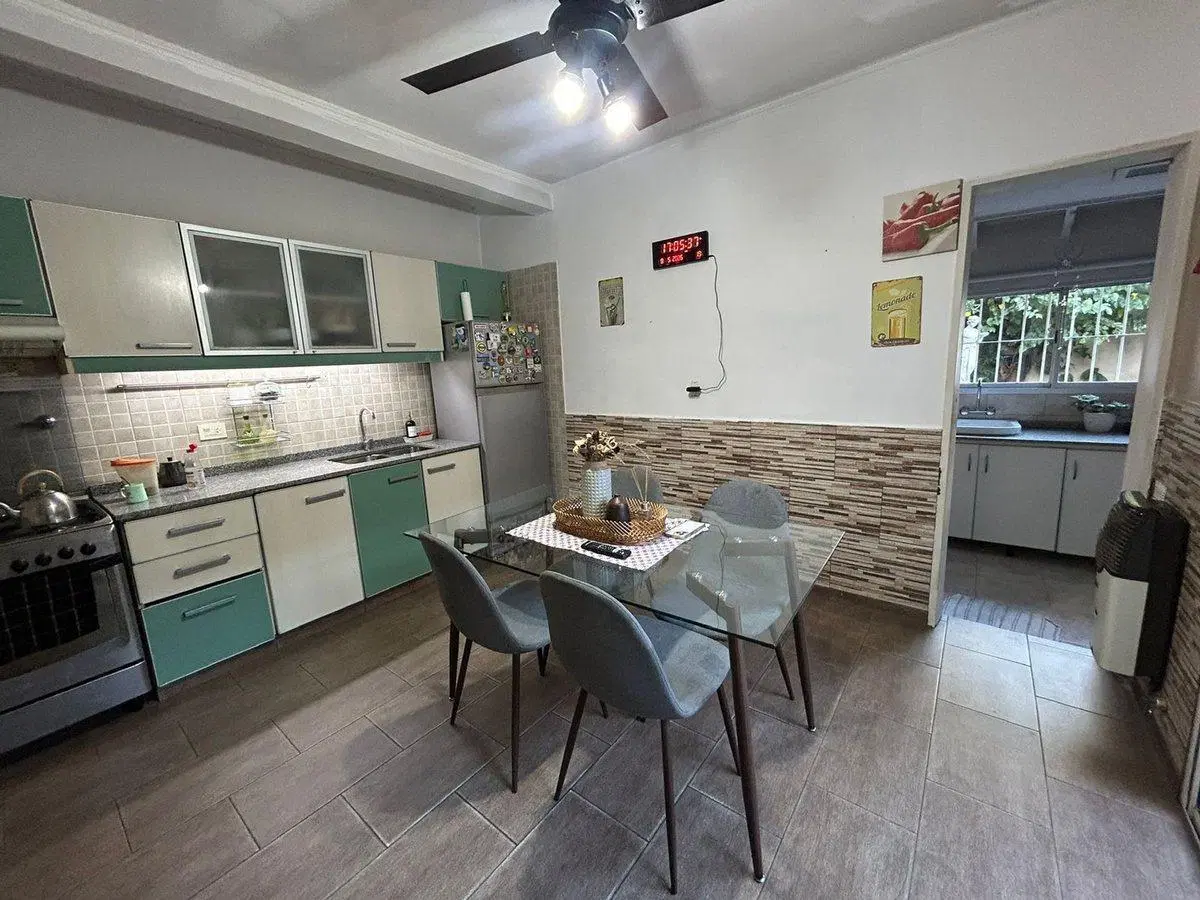 VENTA CASA 4 AMB EN MORON 8