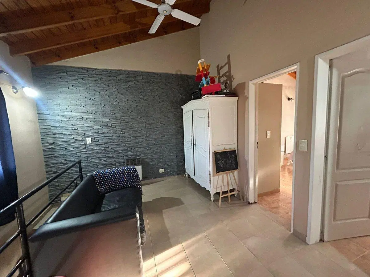 VENTA CASA 4 AMB EN MORON 5