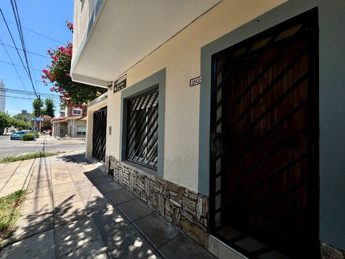 Venta Ph cinco ambientes en Santos Lugares 4