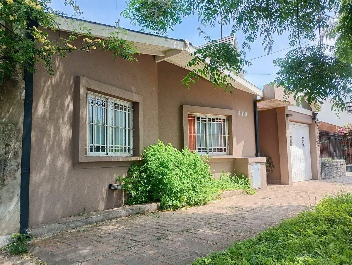 CASA 5 AMBIENTES PILETA VENTA VILLA LUZURIAGA 3