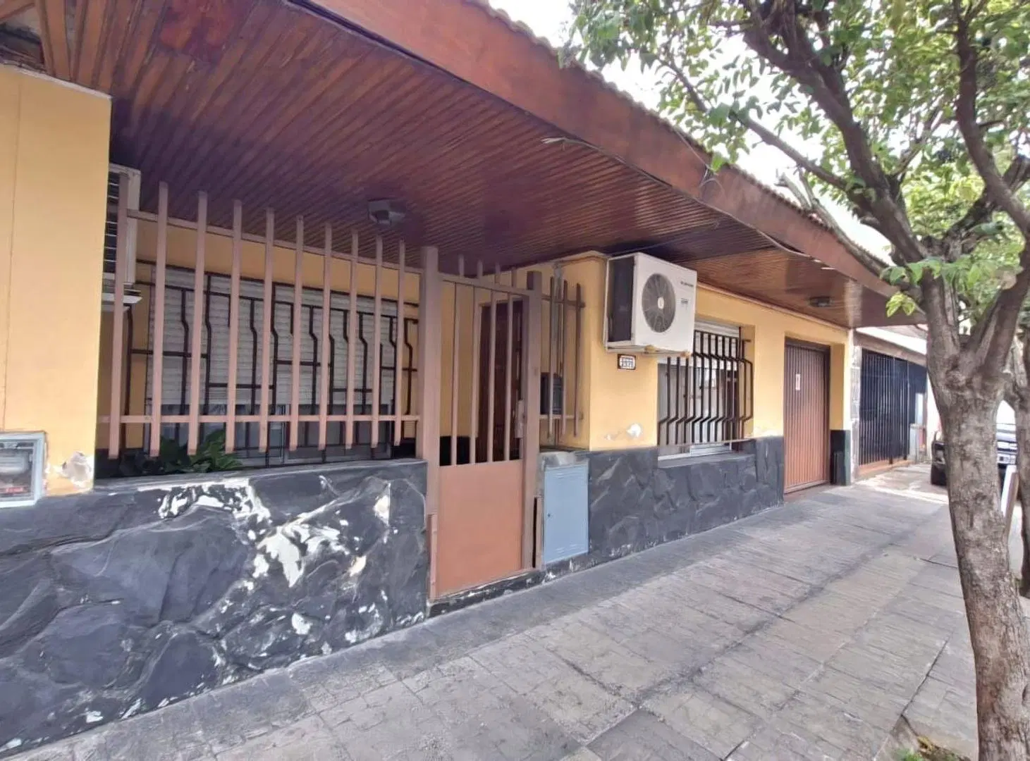 VENTA CASA 3 AMBIENTES EN ISIDRO CASANOVA 2