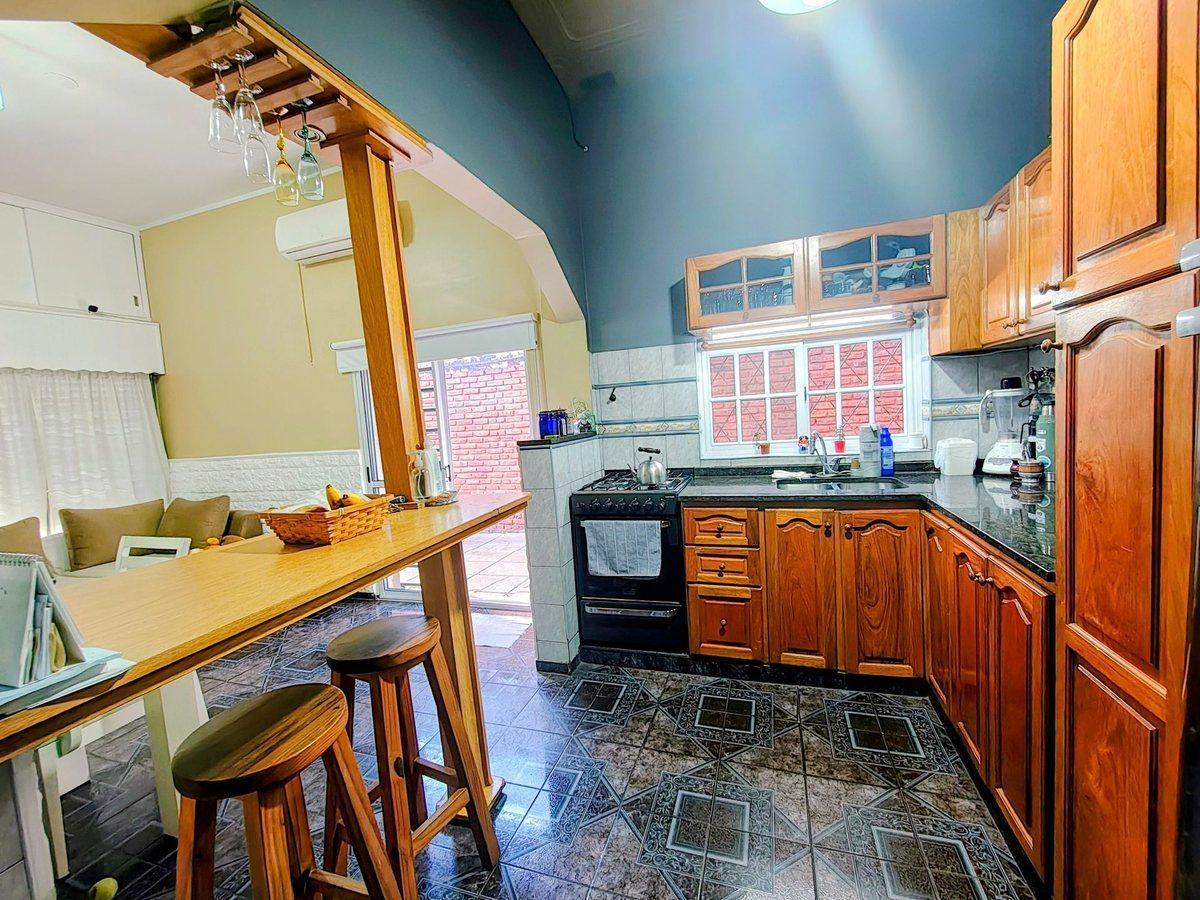 Foto de VENTA CASA 4 AMBIENTES ISIDRO CASANOVA, imagen 2