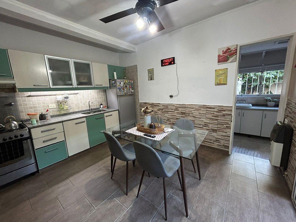 Foto de VENTA CASA 4 AMB EN MORON, imagen 5