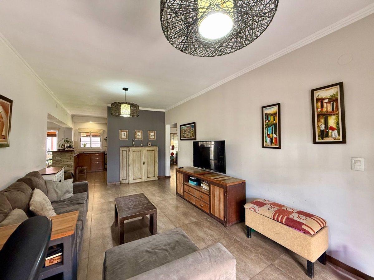 Foto de Venta casa cuatro ambientes en Villa Luzuriaga, imagen 5
