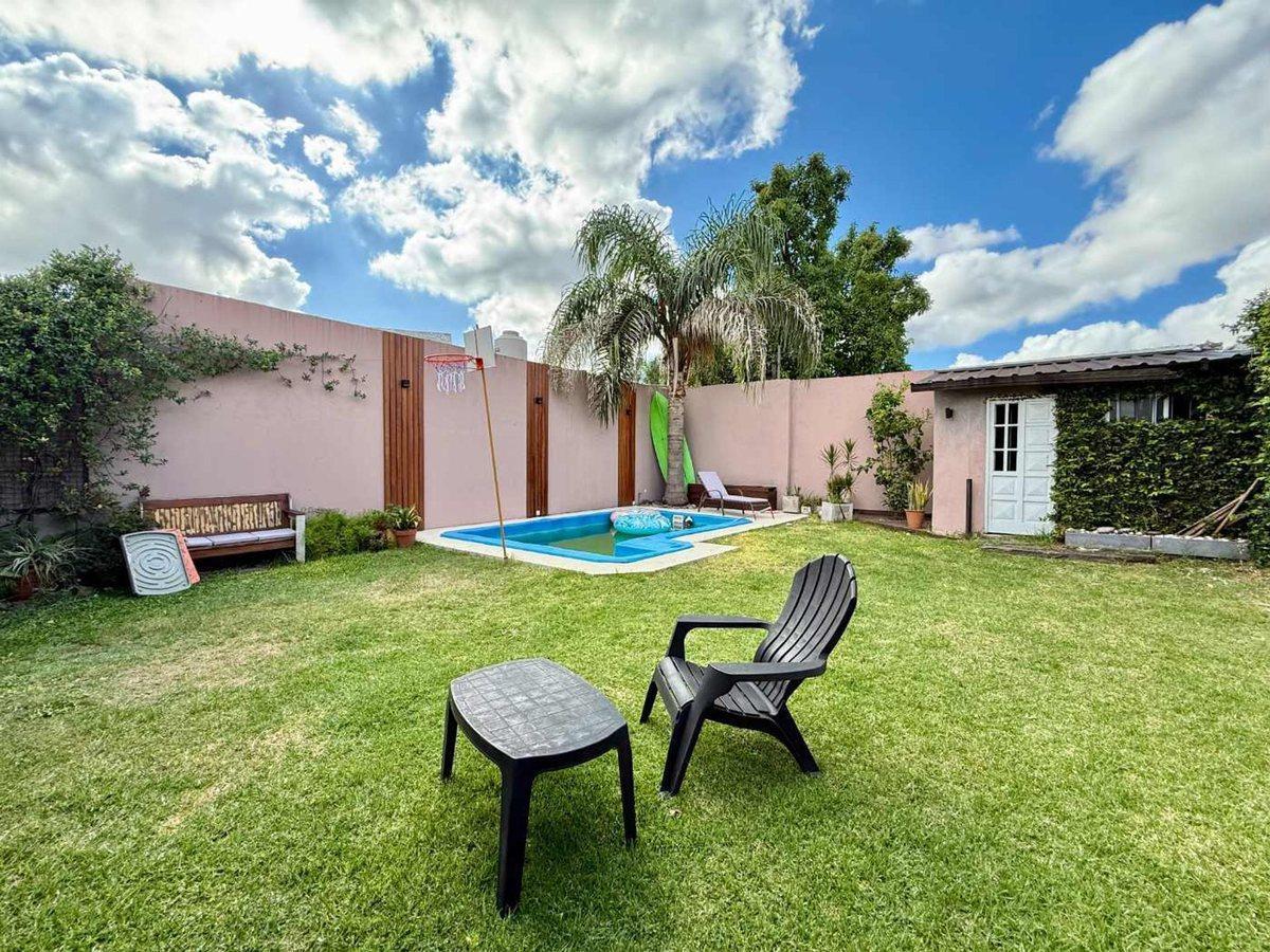 Foto de Venta casa cuatro ambientes en Villa Luzuriaga, imagen 1
