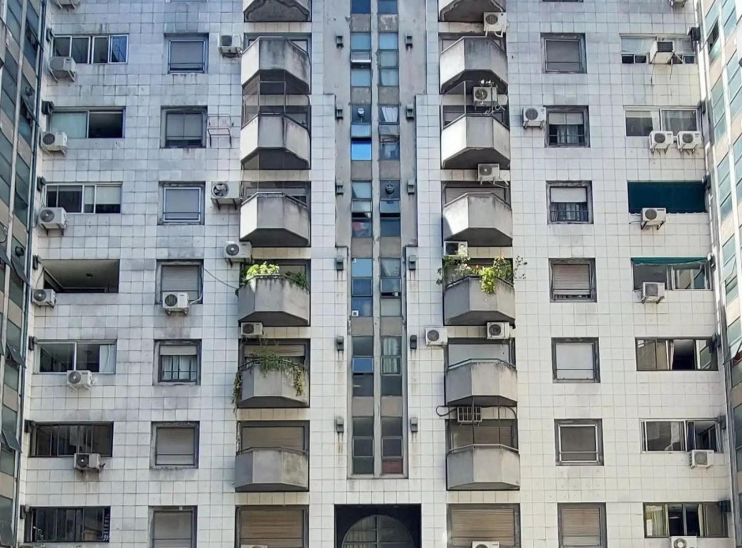 Foto de Venta departamento 2 ambientes balcon FRENTE CABA, imagen 1