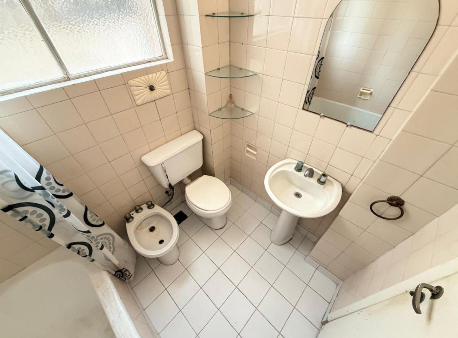 Foto de VENTA DEPTO 2 AMB EN CABALLITO PARQUE RIVADAVIA, imagen 5