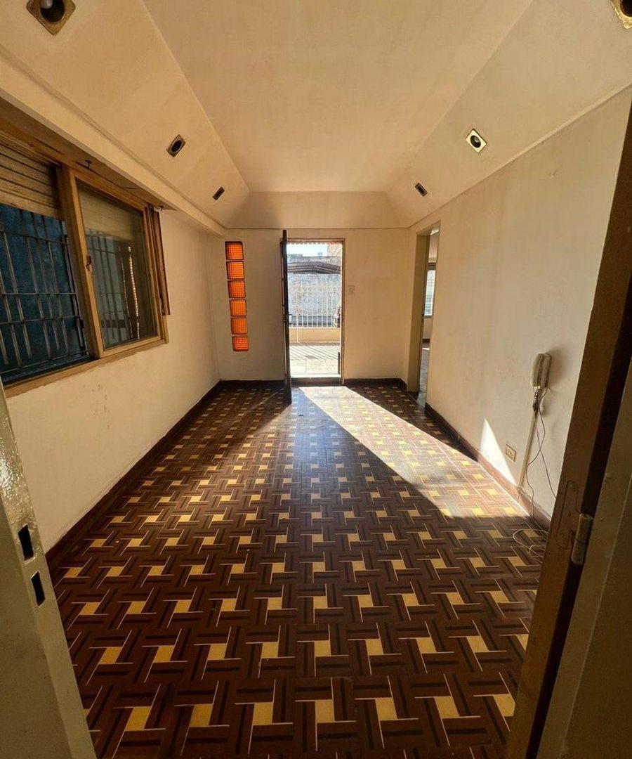 Foto de Venta casa cuatro ambientes en Ramos Mejia, imagen 1