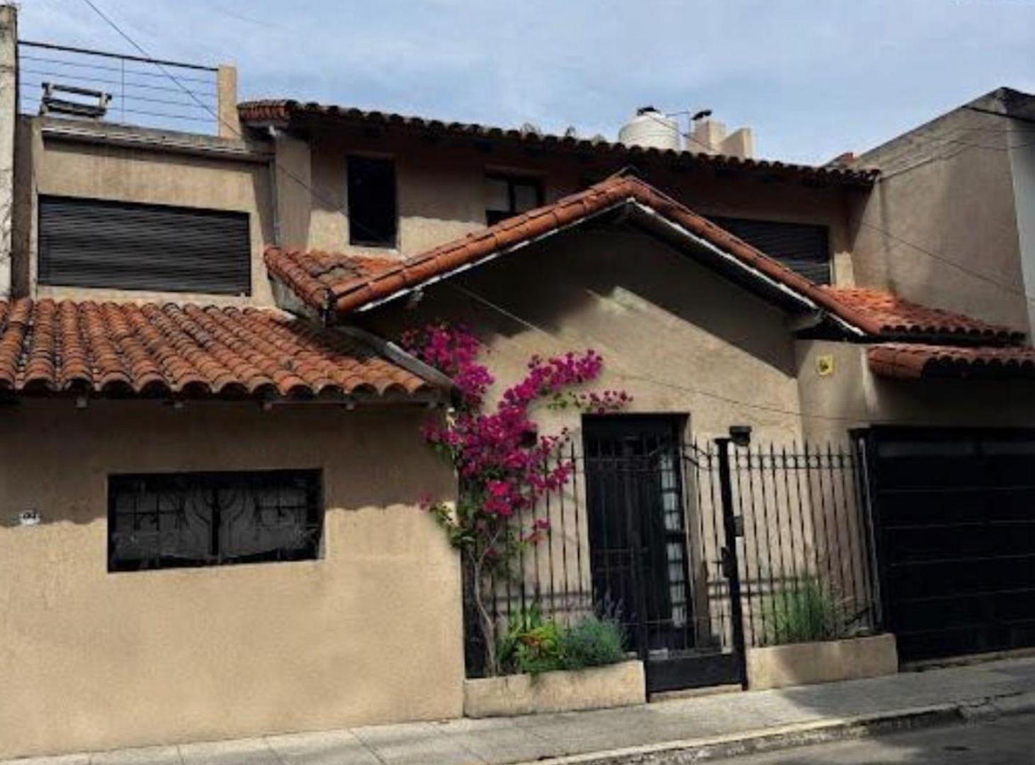 Foto de Venta Casa 6 ambientes Villa Sarmiento, imagen 1