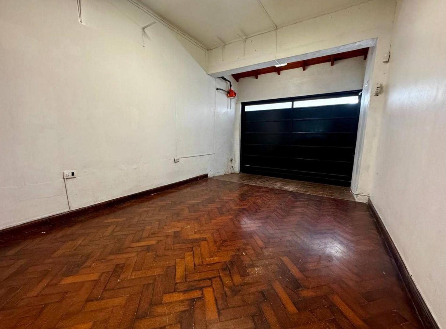 Foto de Venta Casa 6 ambientes Villa Sarmiento, imagen 3