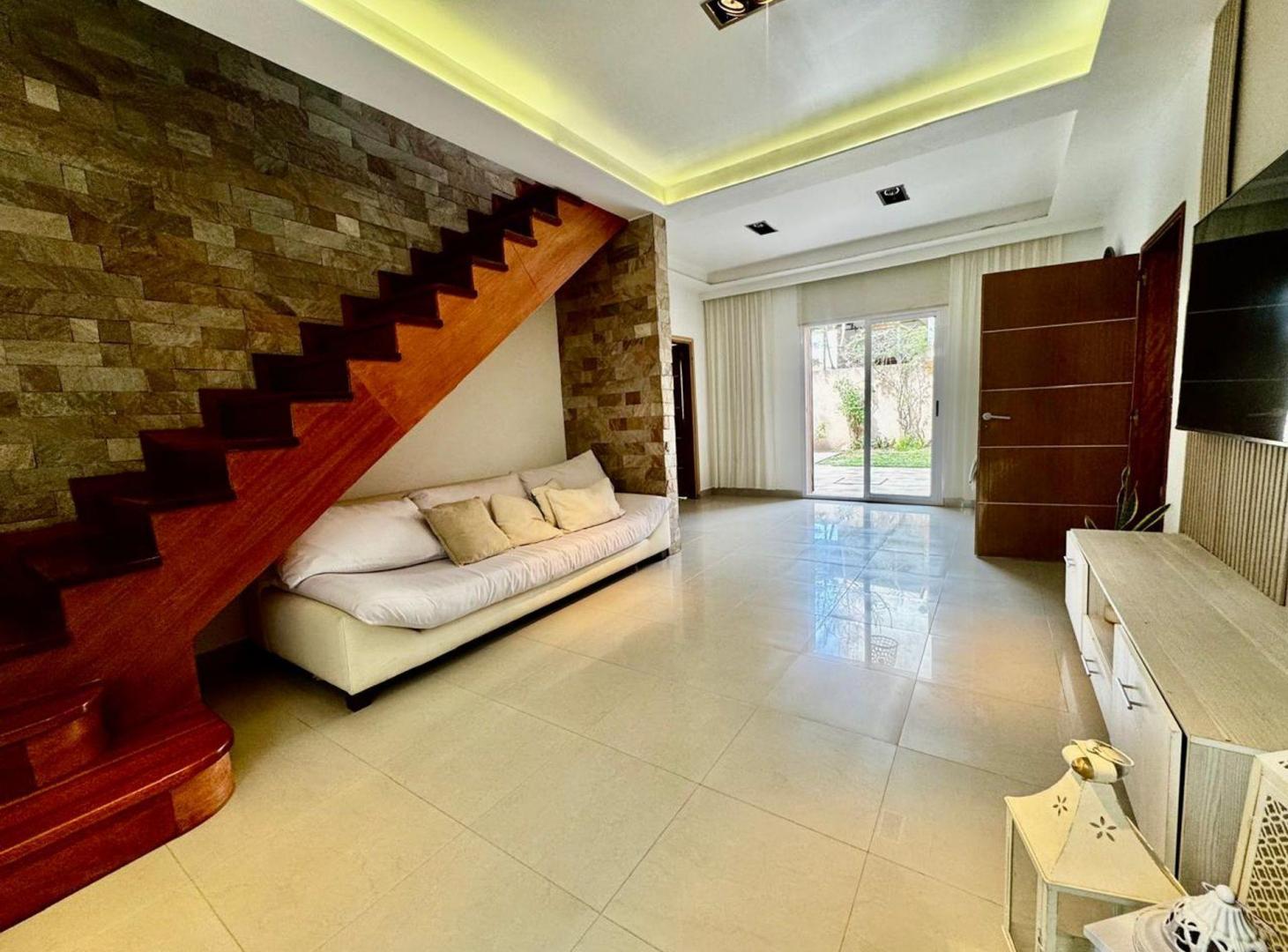 Foto de Venta Casa 6 ambientes Villa Sarmiento, imagen 2