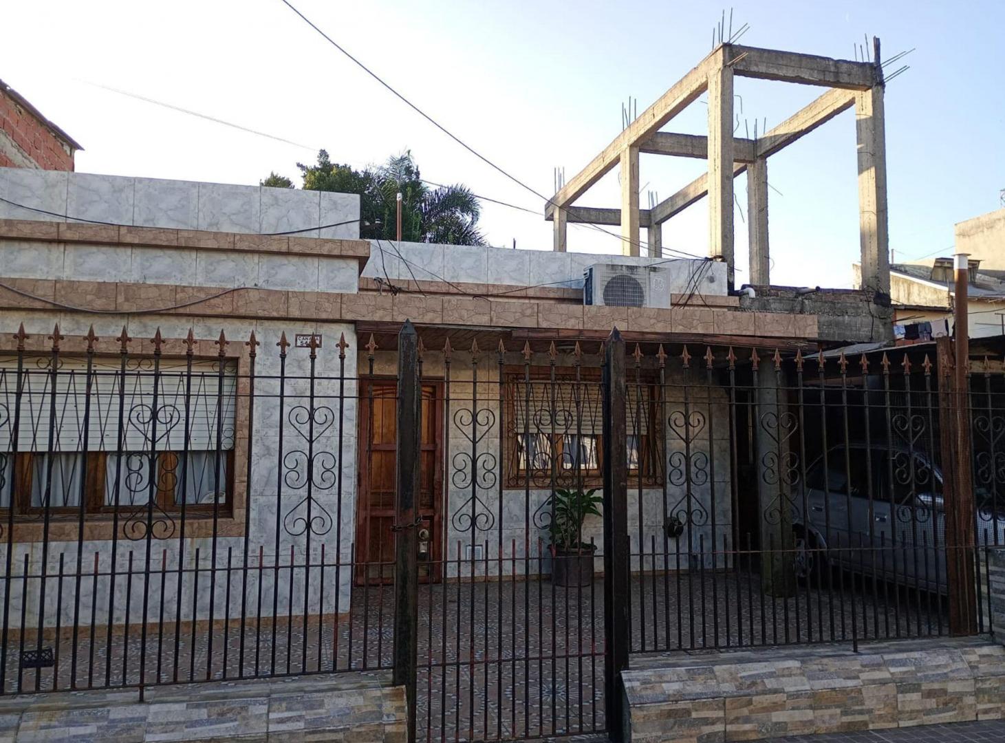 Foto de VENTA CASA EN ISIDRO CASANOVA, imagen 1