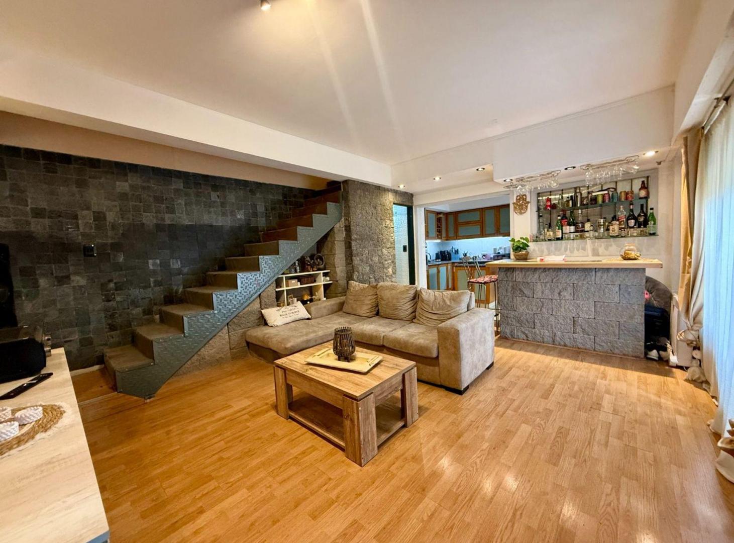 Foto de Venta Ph 4 ambientes en Villa Lynch, imagen 2