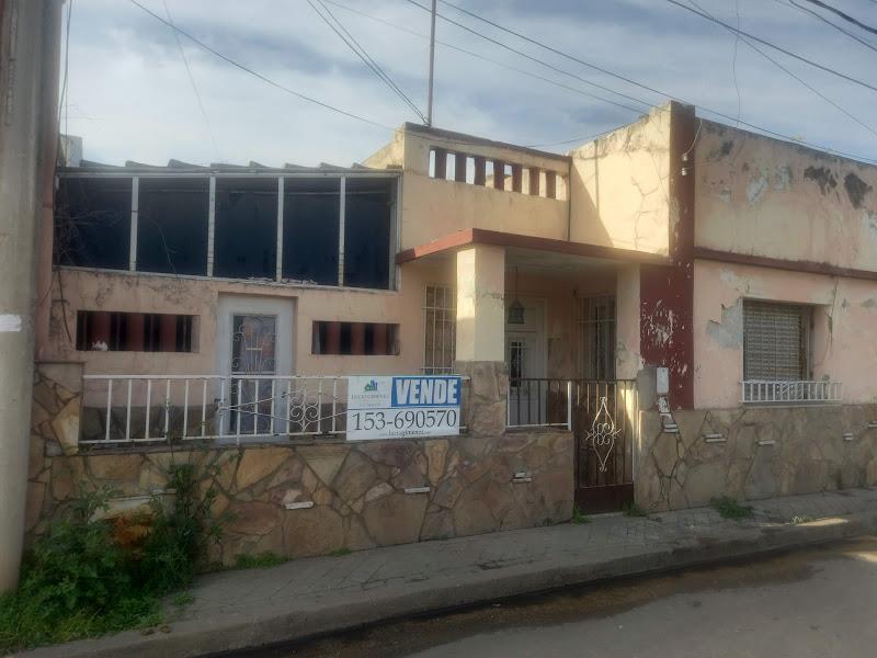VENTA - Casa de 2 dormitorios con patio y terraza.