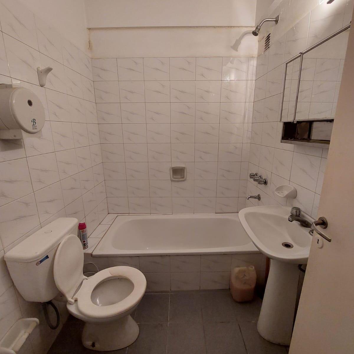 Venta - Departamento de 2 Dorm. P. B con Patio. 2