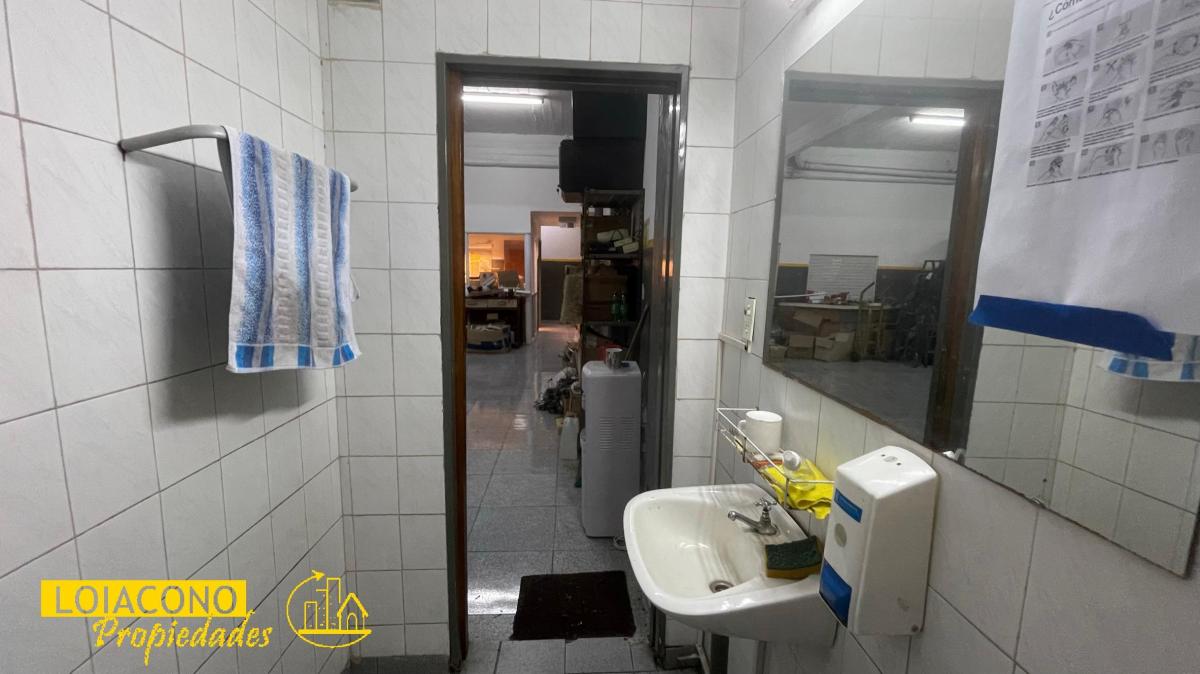 Galpón con Oficinas en Venta - Pje. Málaga Al 5600 - Loiacono Propiedades 2