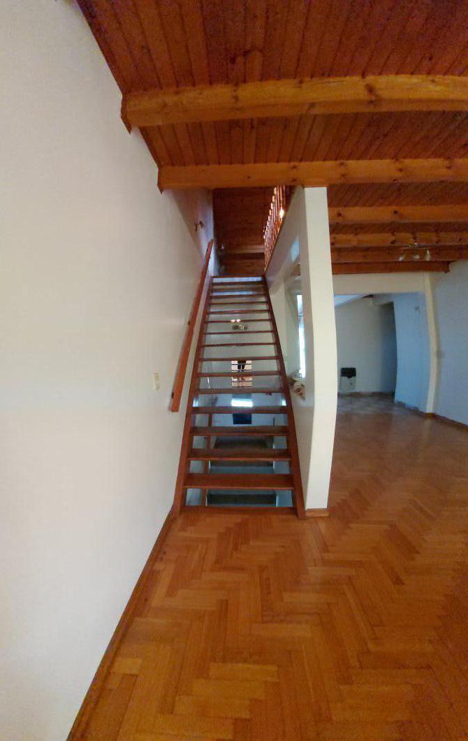 Excelente Casa 5 Amb. C/ Piscina y Garage Amplio 3