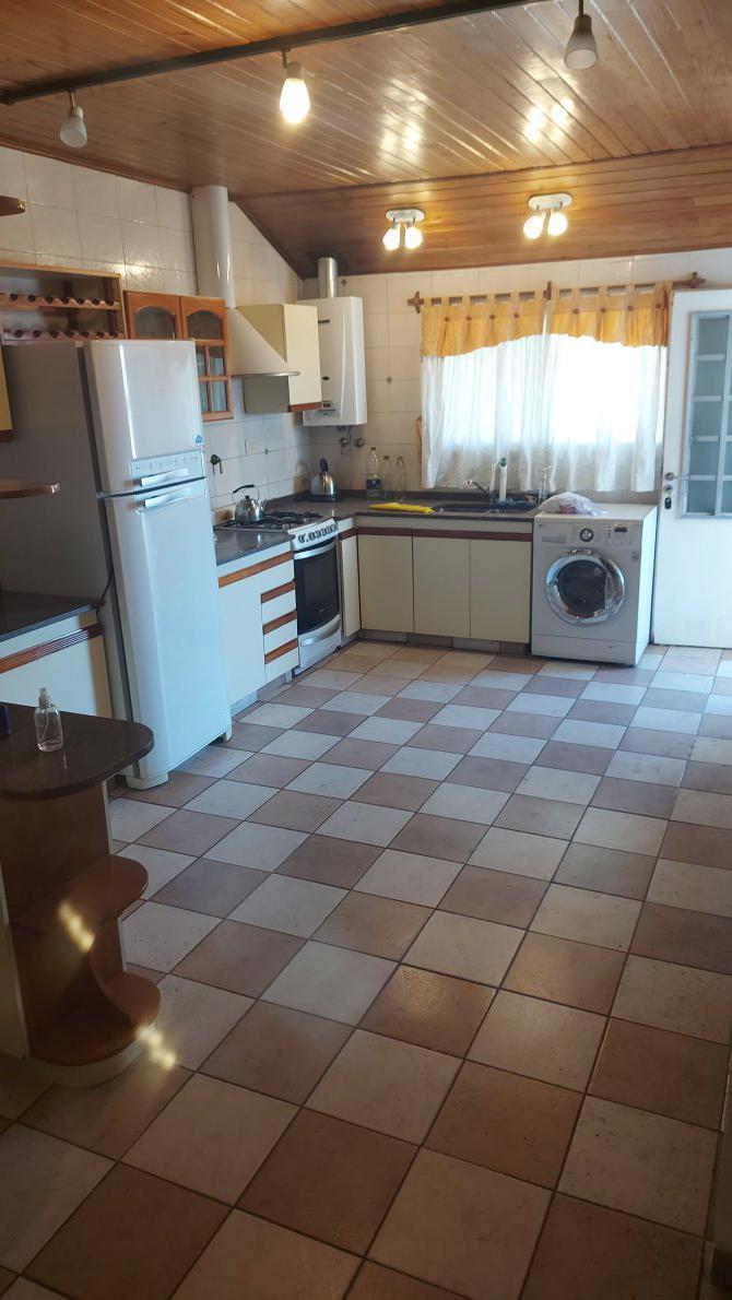 Excelente Casa 5 Amb. C/ Piscina y Garage Amplio 2