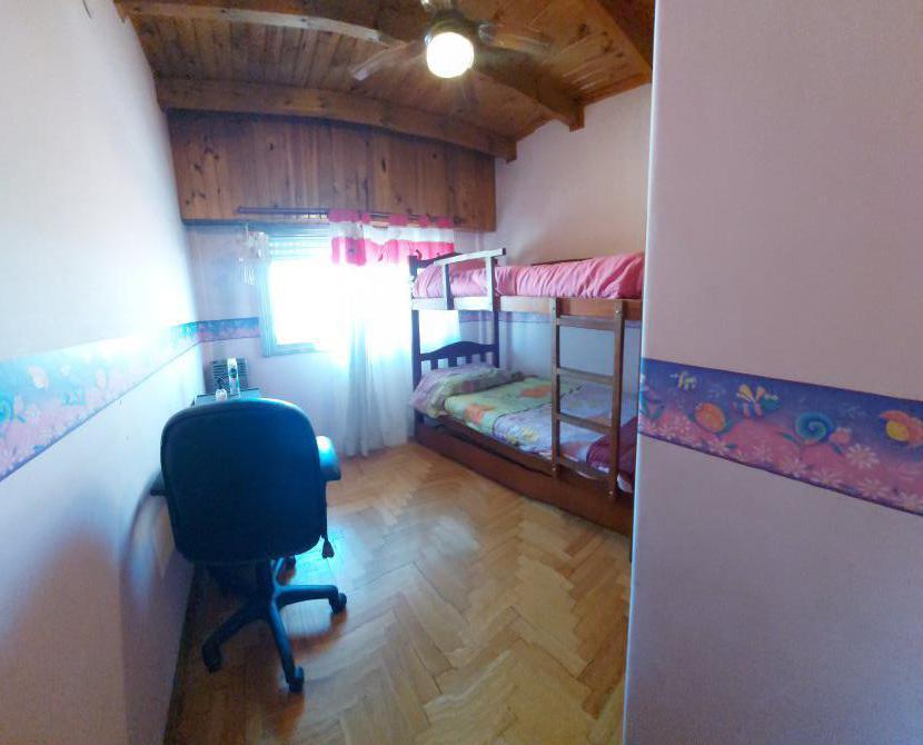 Excelente Casa 5 Amb. C/ Piscina y Garage Amplio 5