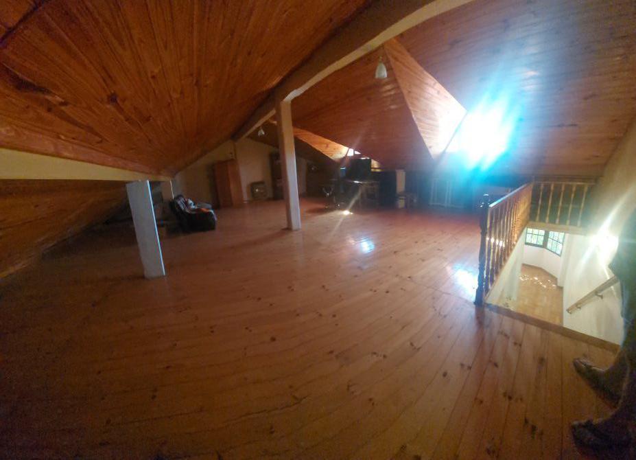 Excelente Casa 5 Amb. C/ Piscina y Garage Amplio 3