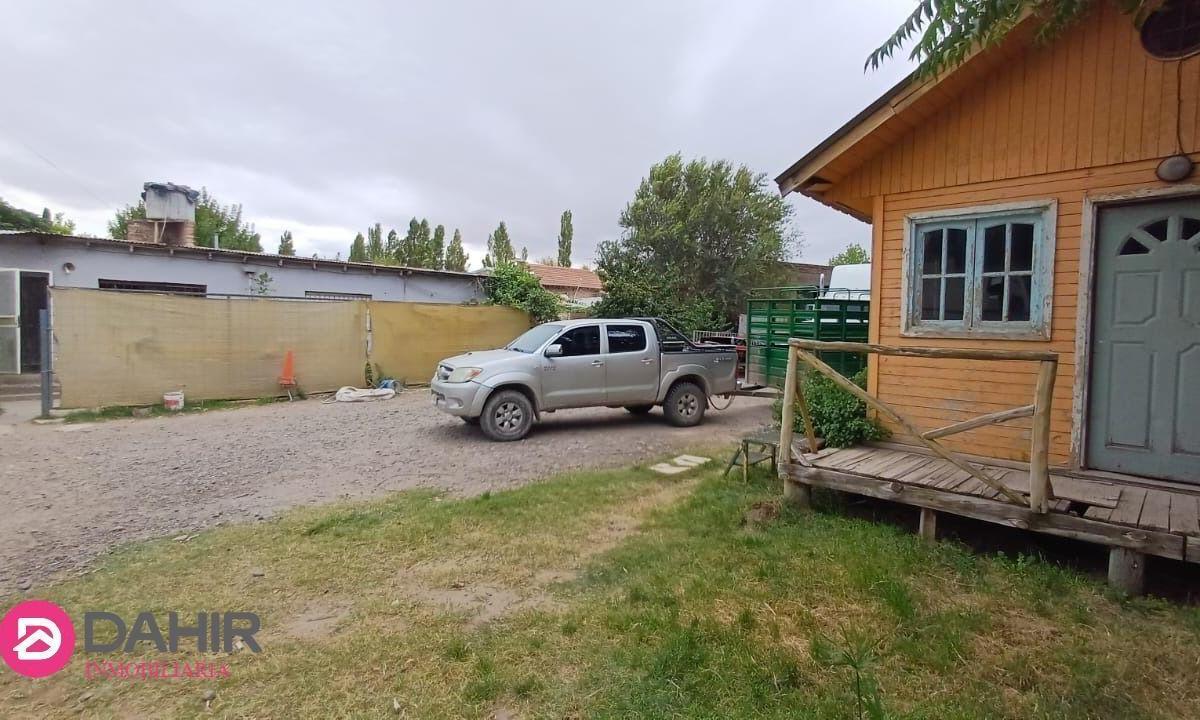 Venta de Galpón con Casa en Villa Union, Plottier 1