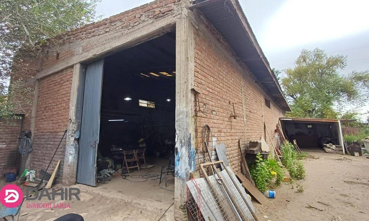 Venta de Galpón con Casa en Villa Union, Plottier 2