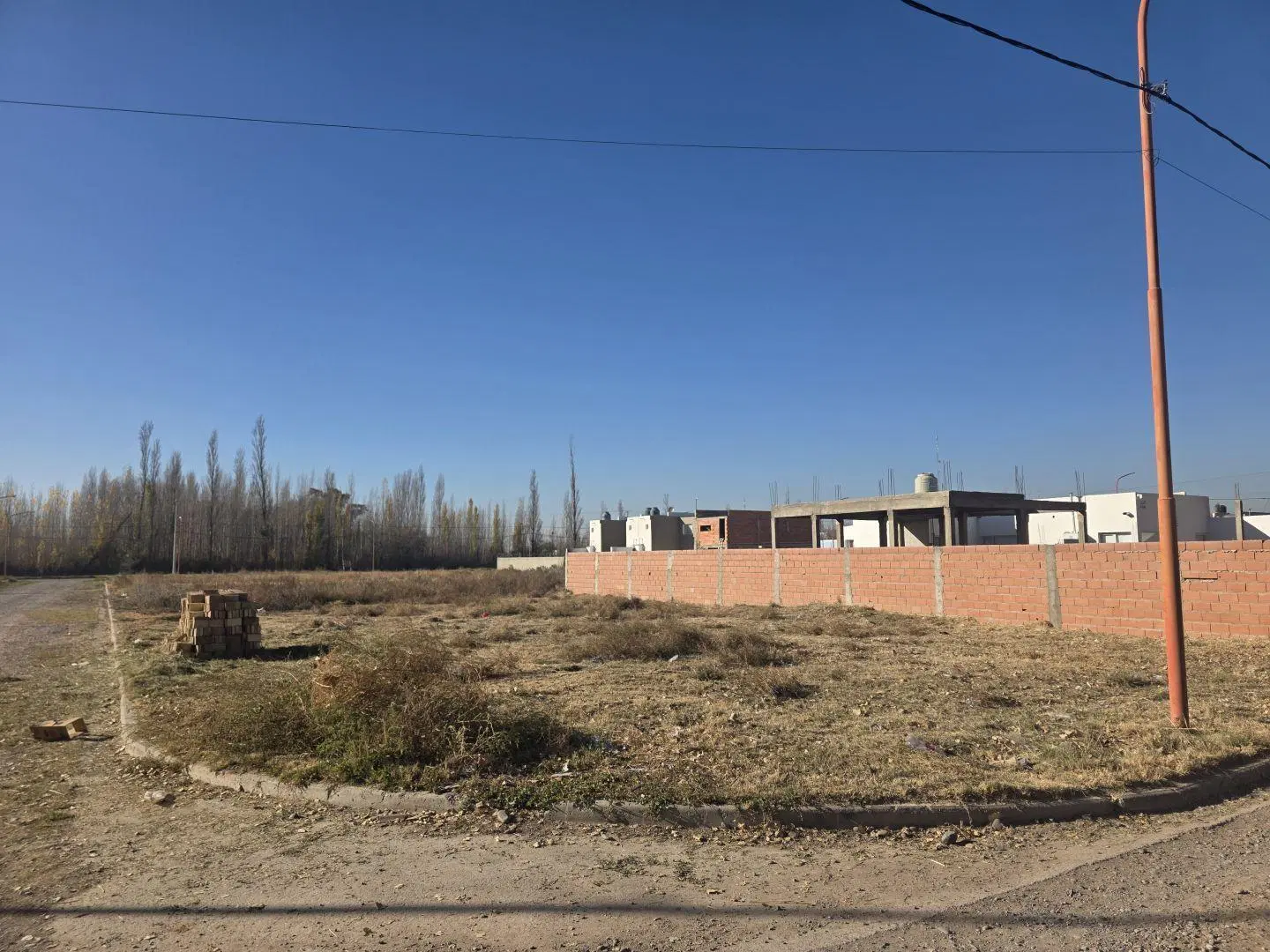 LOTE SUBDIVIDIBLE EN VENTA BARRIO KEN LUMAR FERNANDEZ ORO 2