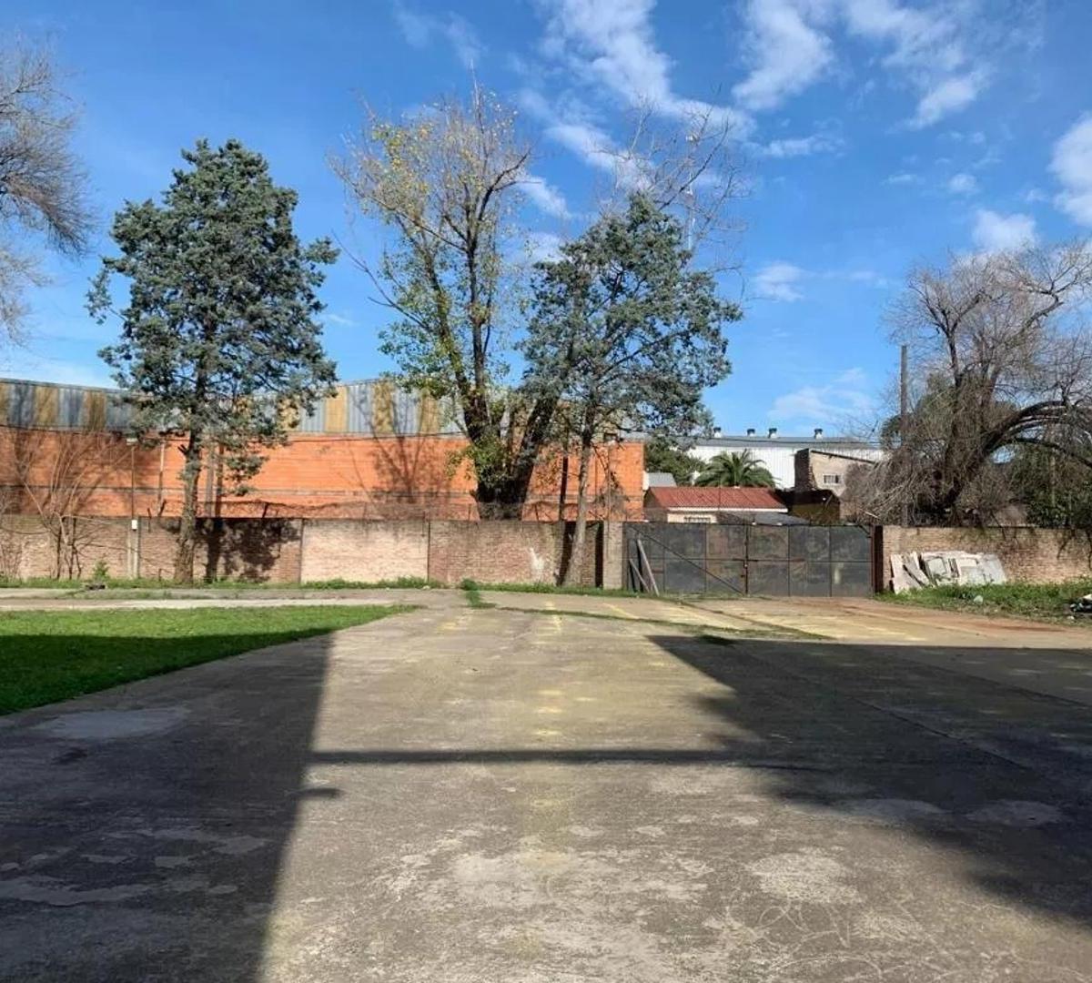 Imponente Galpon en Venta en Zona Industrial Pablo Nogues 2