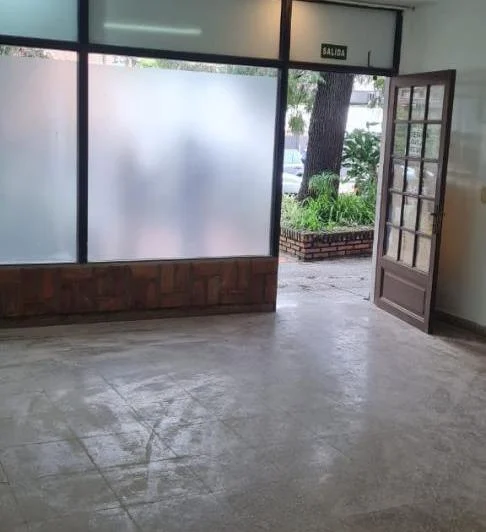 Local en Pilar Centro - Excelente Ubicación Estratégica 2