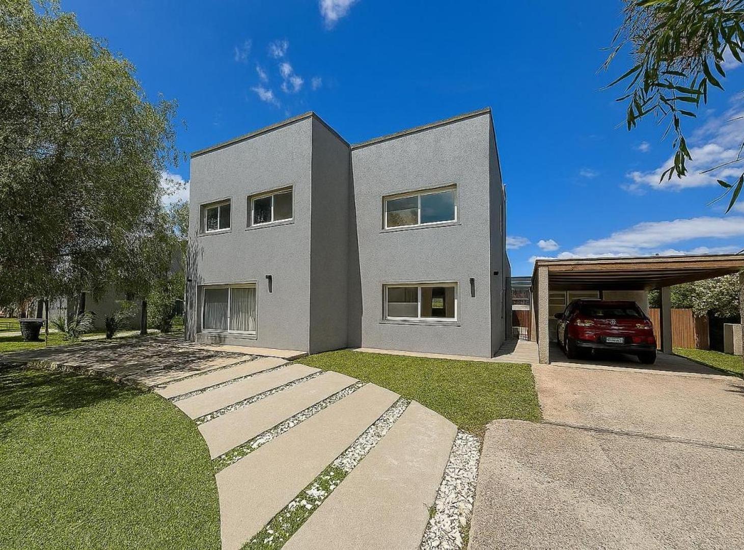 Imponente Casa En Venta En San Sebastian