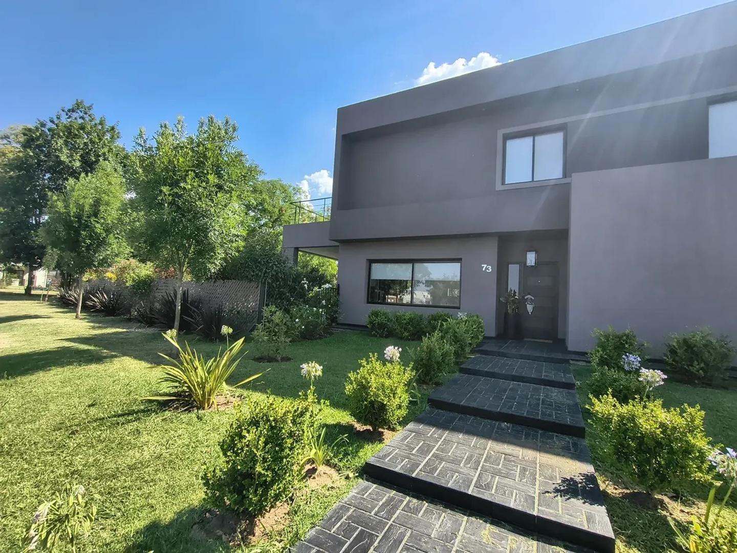 Excelente Casa En Venta En Barrio Santa Maria