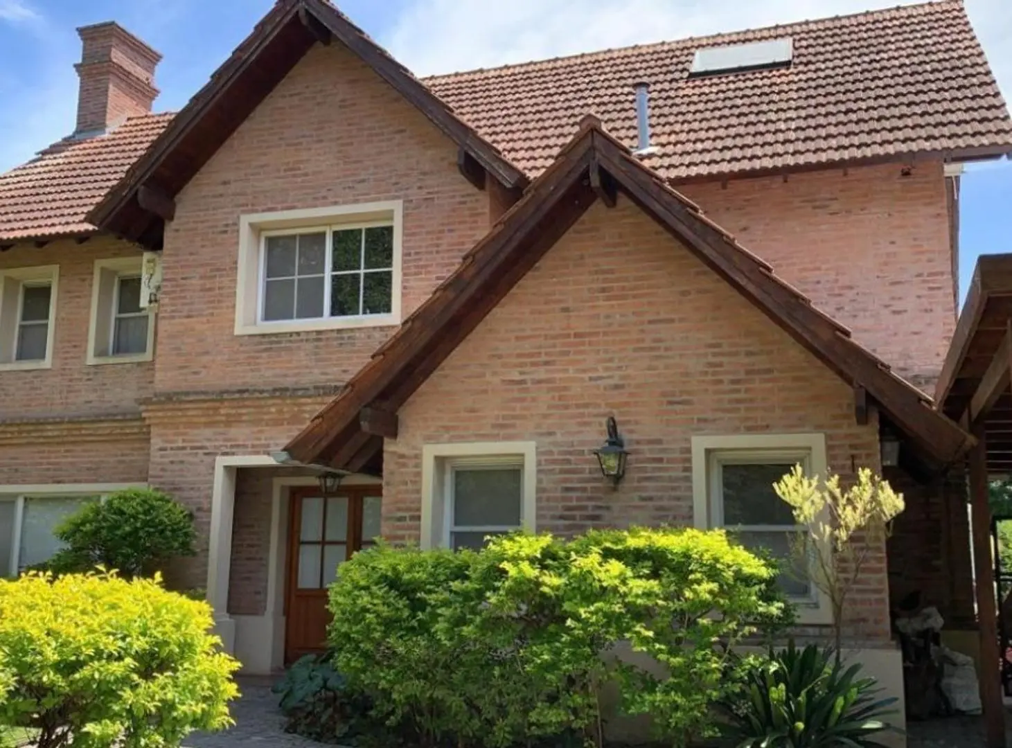 Casa 5 Dormitorios, Pileta y Gran Jardín en Don Torcuato 1