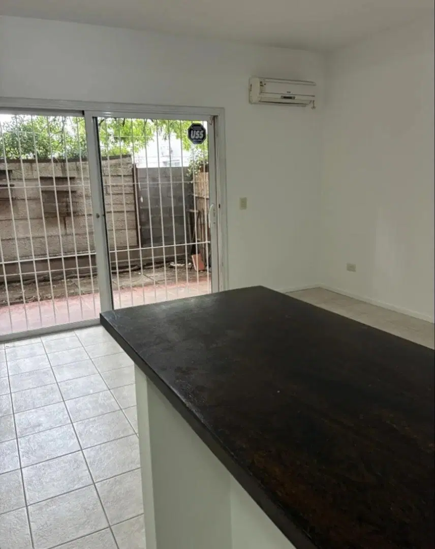 Departamento en Alquiler con Pileta, Muy bien ubicado!! 4