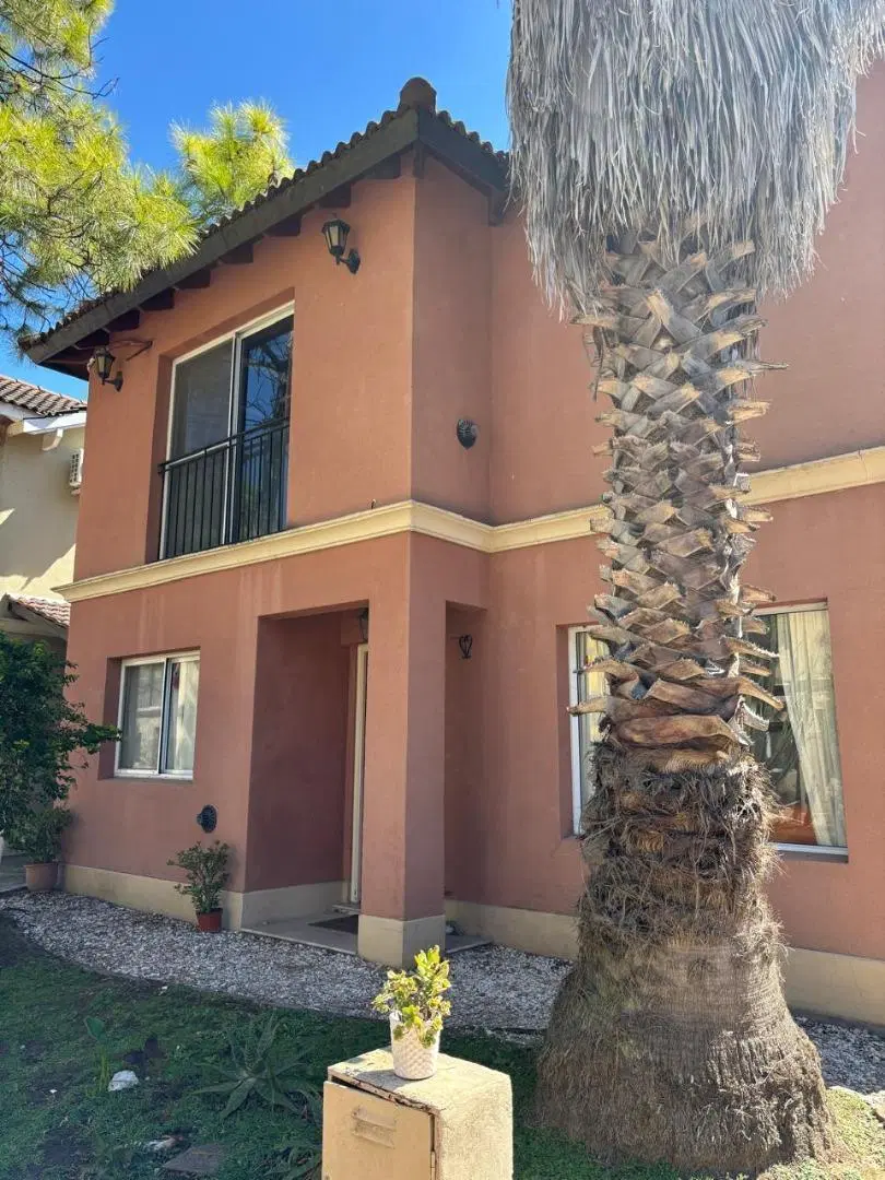 Casa de 2 plantas en el Barrio Cerrado Casas del Prado 1