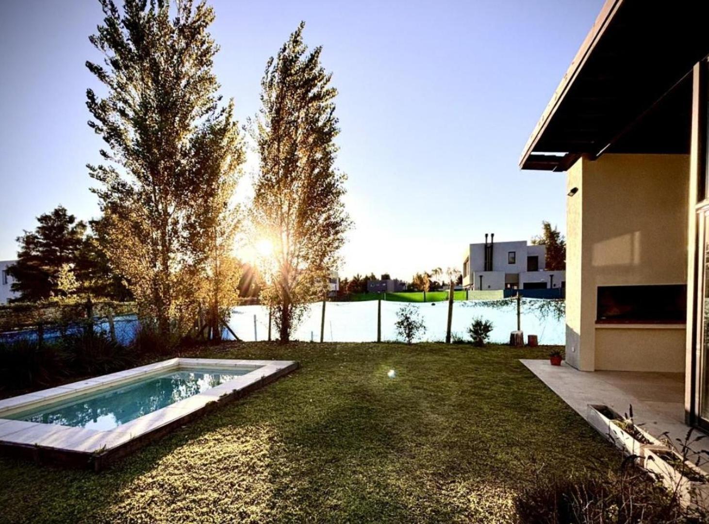 Casa 4 Amb Galeria Jardin Pileta Barrio Cerrado Brujas Pilar