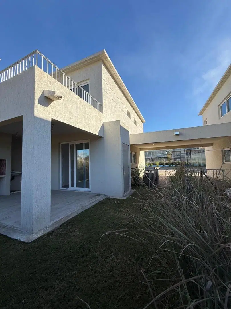 Casa Duplex 4 Amb con Cochera, Galeria y Jardin Chic Village 4
