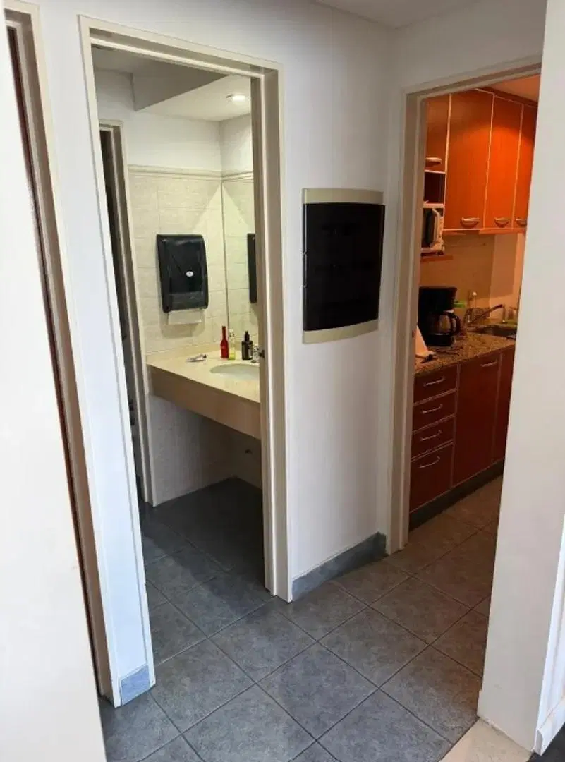 Oficina 100m2 - San Isidro 8