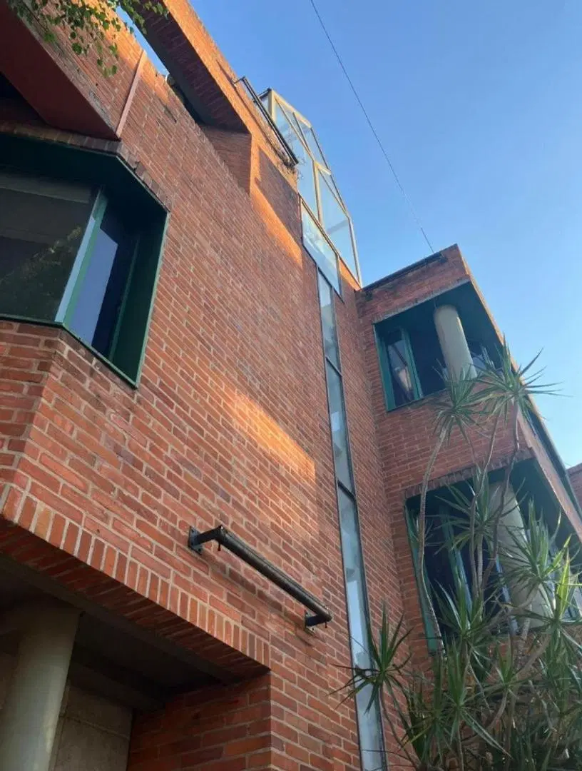 Excelente edificio de oficinas o consultorios en San Isidro 4