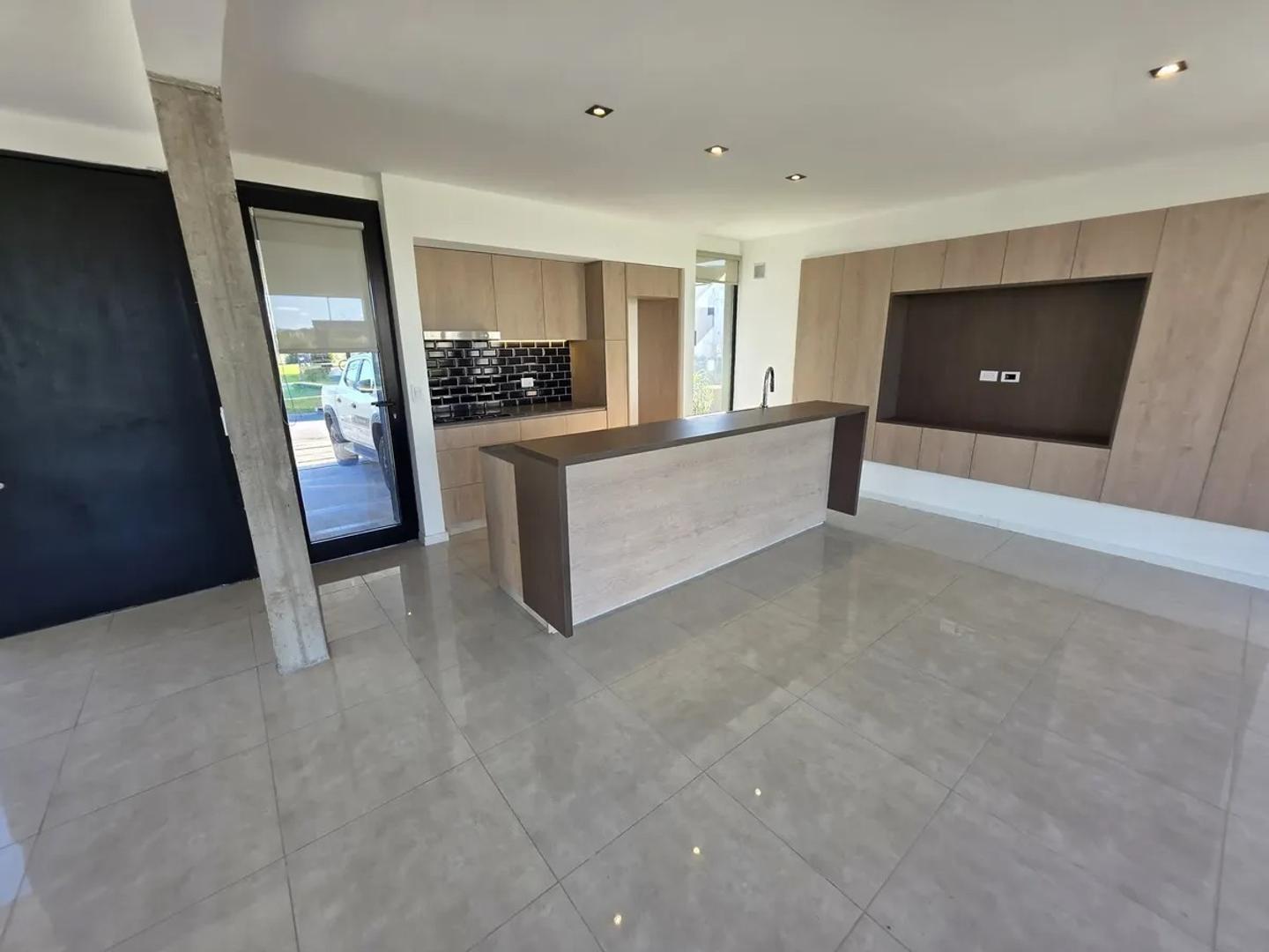 Foto de Hermosa Casa En Alquiler En Haras De Santa Maria-Molino Sur, imagen 1