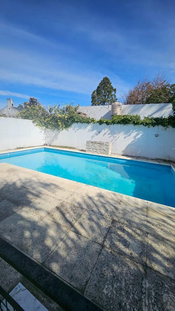 Foto de Casa en alquiler 4 dormitorios 3 baños! En Pilar, imagen 1