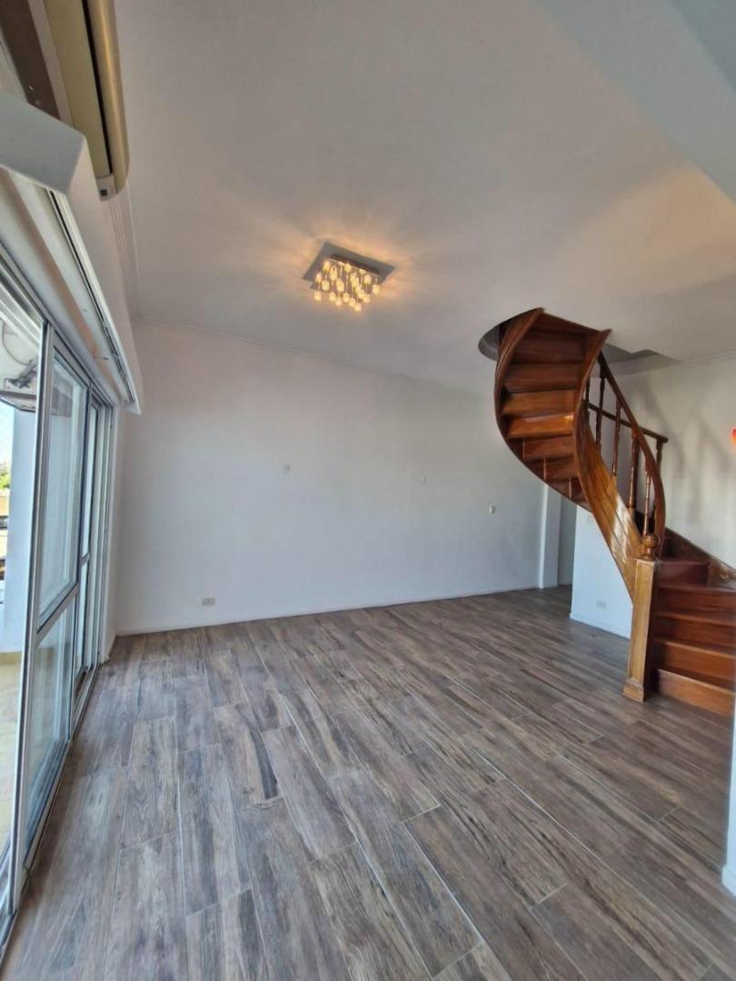 Foto de departamento 5 ambientes en duplex en venta Vicente lopez, imagen 2