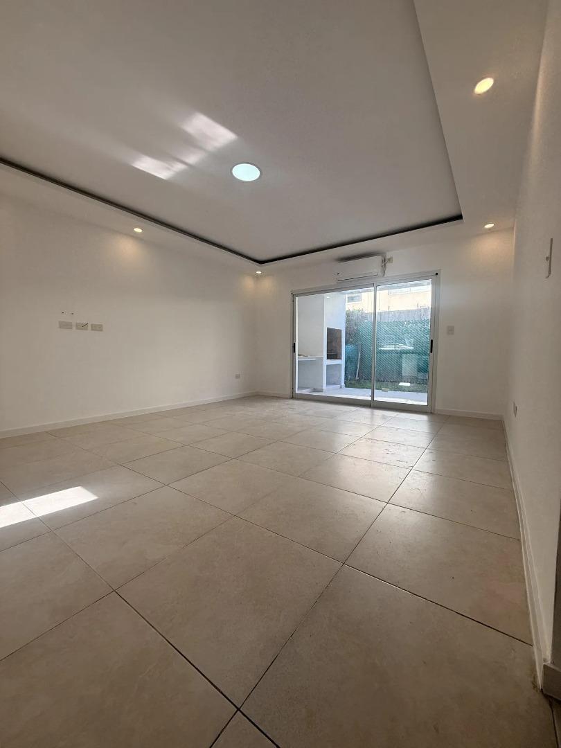 Foto de departamento 3 ambientes PB con jardin en alquiler Del Viso, imagen 5