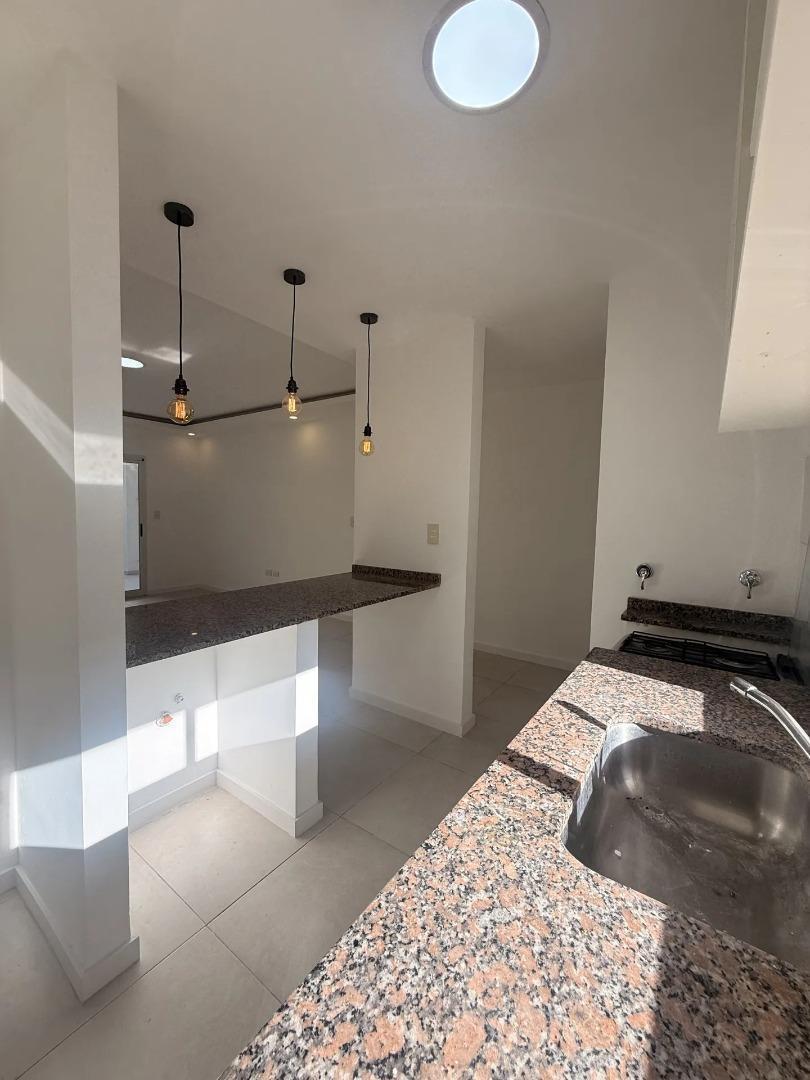 Foto de departamento 3 ambientes PB con jardin en alquiler Del Viso, imagen 4