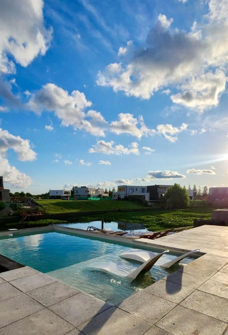 Foto de Hermosa casa al rio en alquiler Barrio nautico El Canal, imagen 2