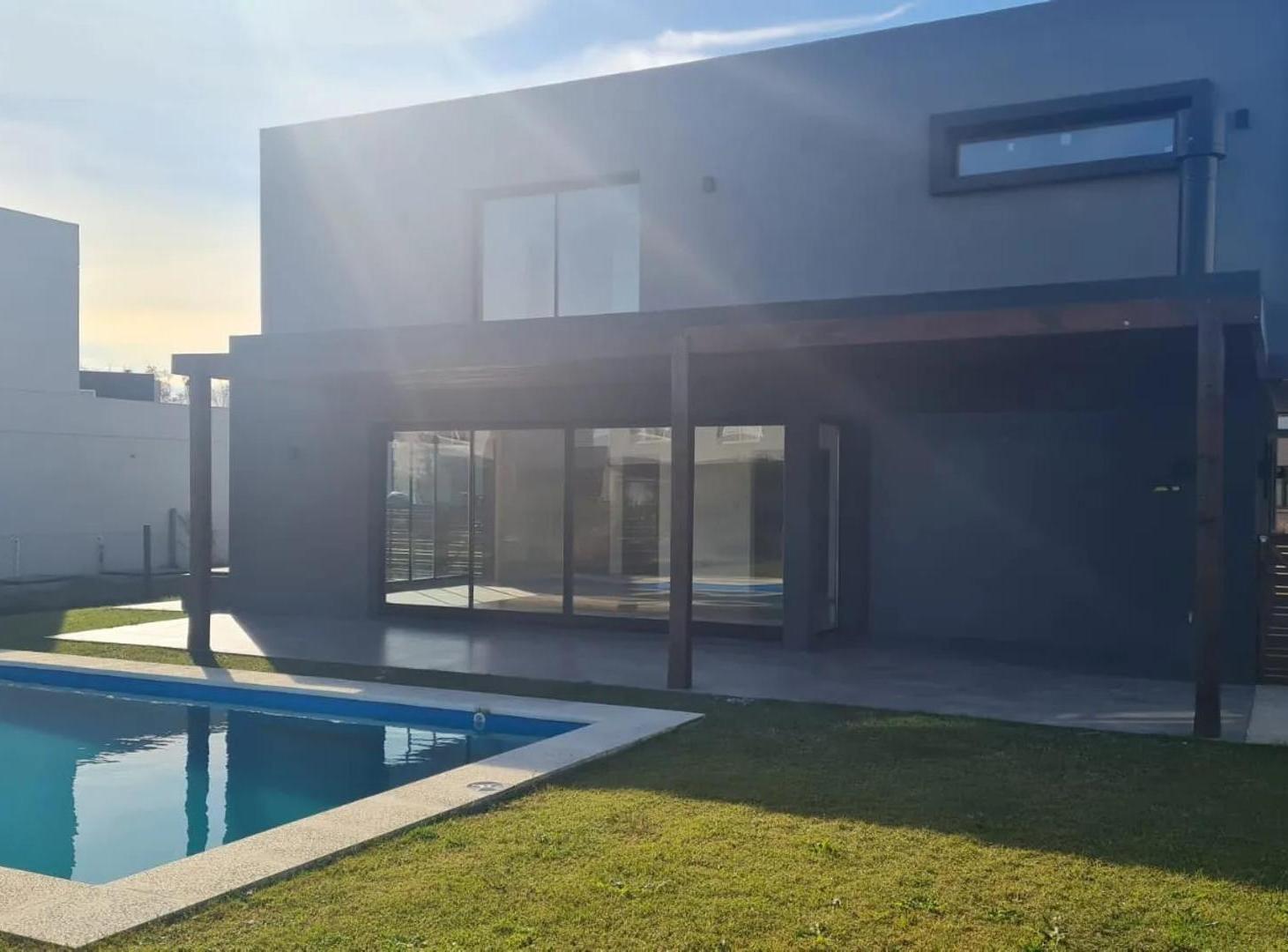 Foto de Casa en alquiler anual barrio Puertos del lago Escobar, imagen 1