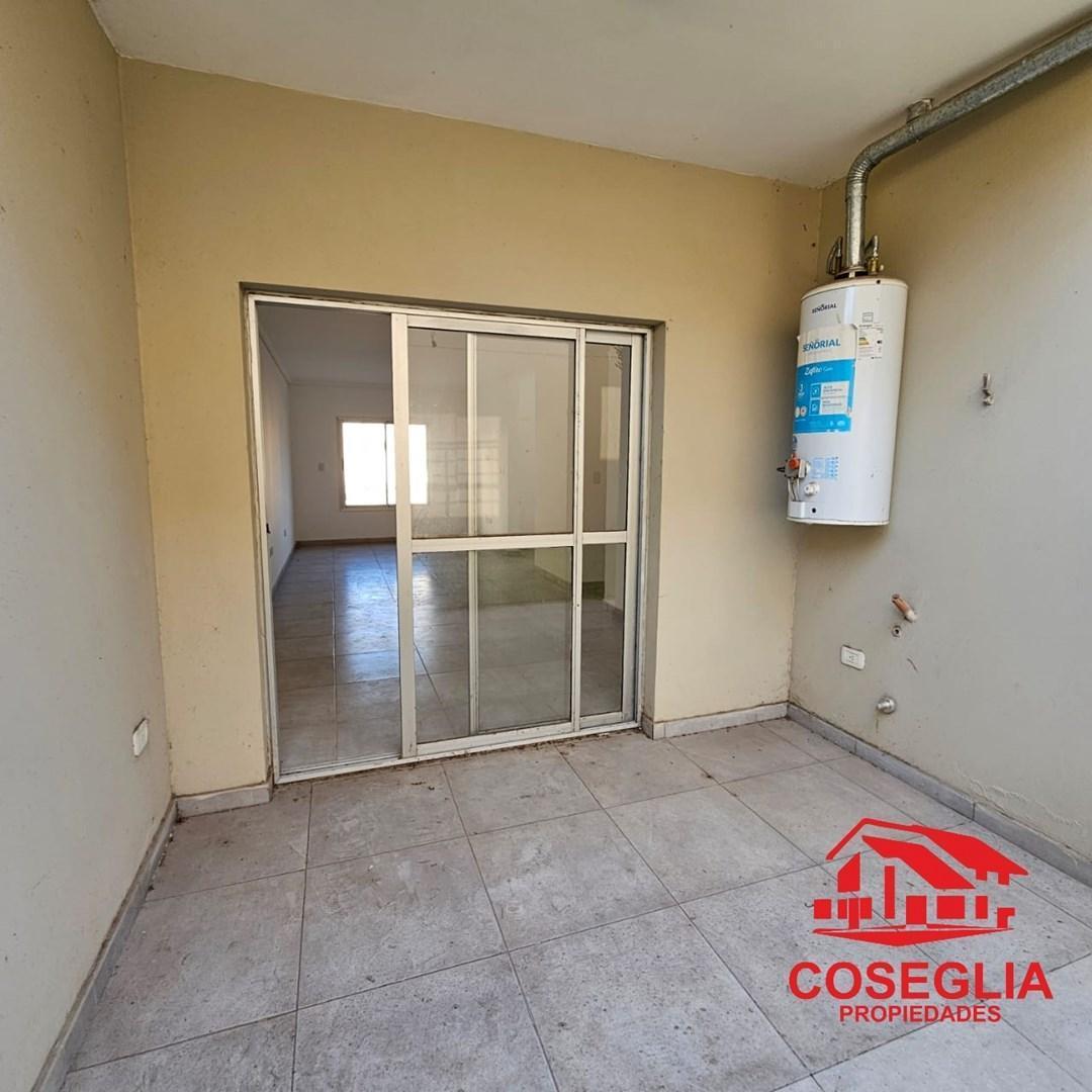 Departamento Triplex en Venta en Bella Vista, San Miguel, G. B. a. Zona Norte 3
